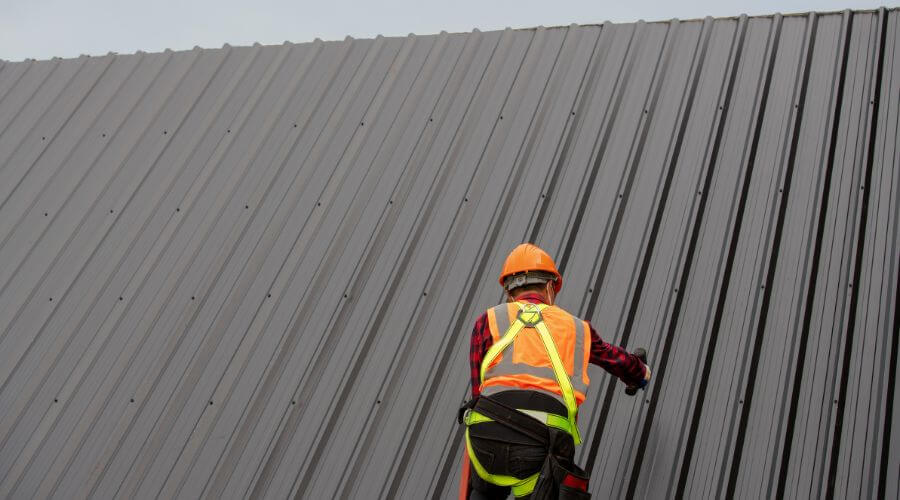 Professional gutter cleaning in Isleton, CA